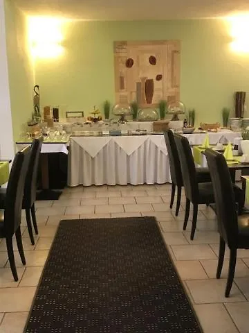 Goldener Falke Hotel