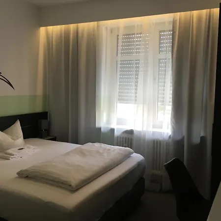 Hotel Goldener Falke 3*