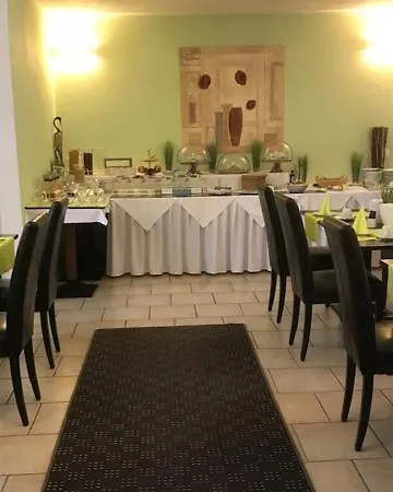 Goldener Falke Hotel