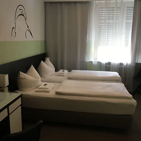 Hotel Goldener Falke 3*