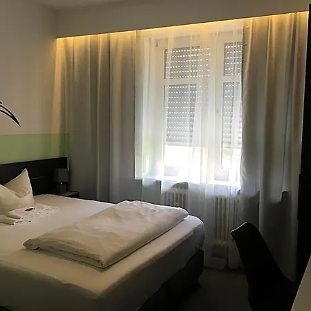 Hotell Goldener Falke 3*