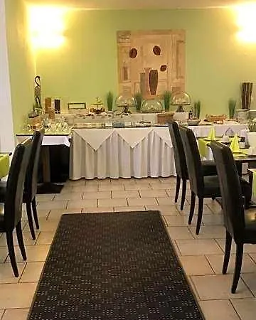 Goldener Falke Hotell 3*